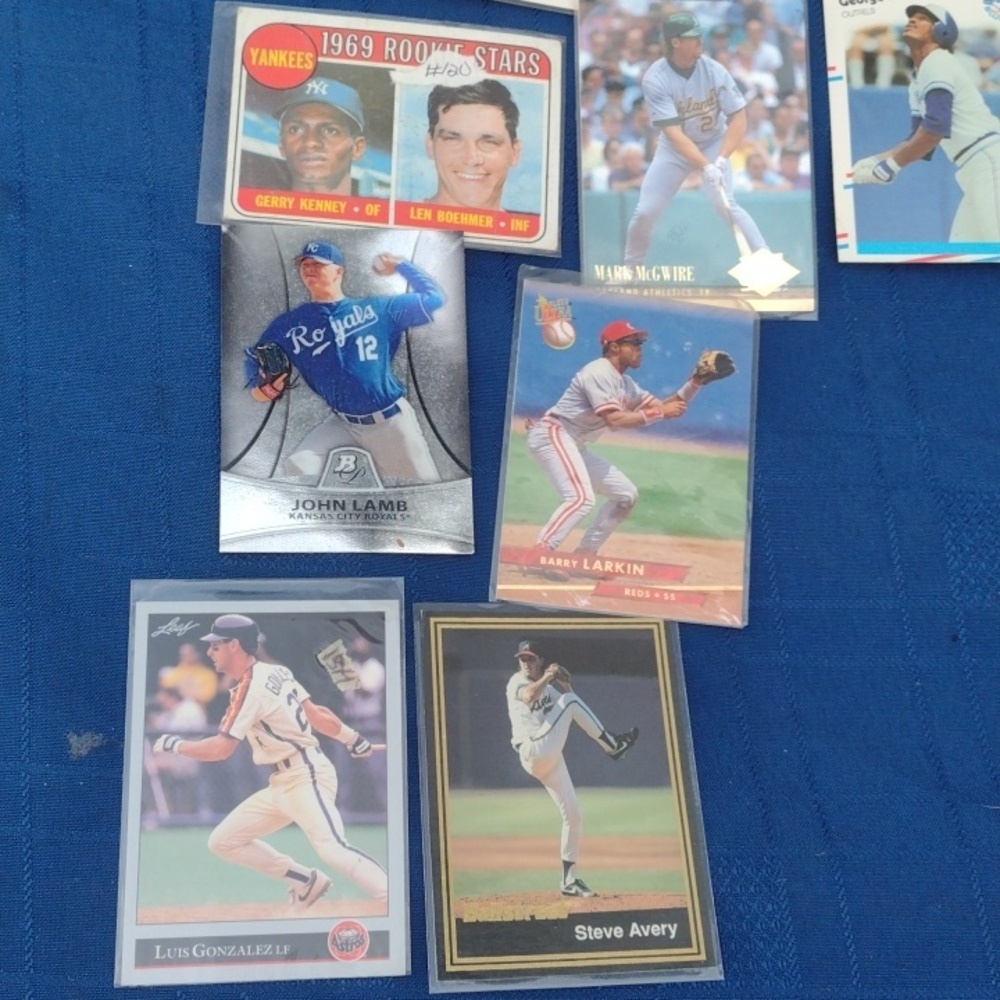 Assorted Baseball Trading Cards - Picture 3 of 4